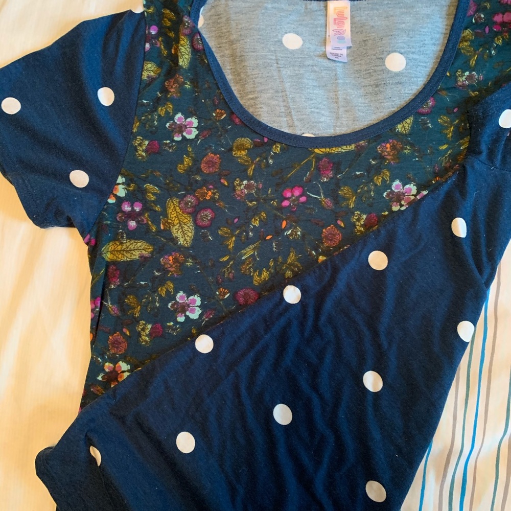 XS Lularoe Classic tee, EUC